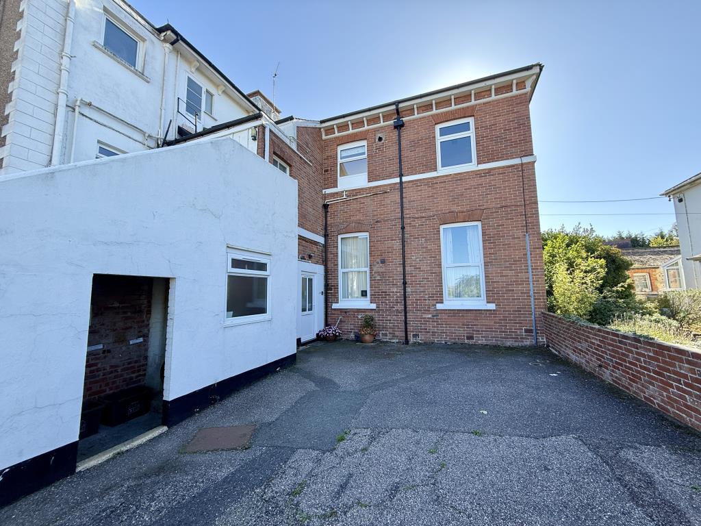 Lot: 65 - GROUND FLOOR TWO-BEDROOM FLAT CLOSE TO SEA - View of entrance to flat 3 and flat